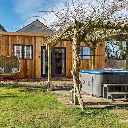 Log Cabin Near Bath Chippenham  Zewnętrze zdjęcie