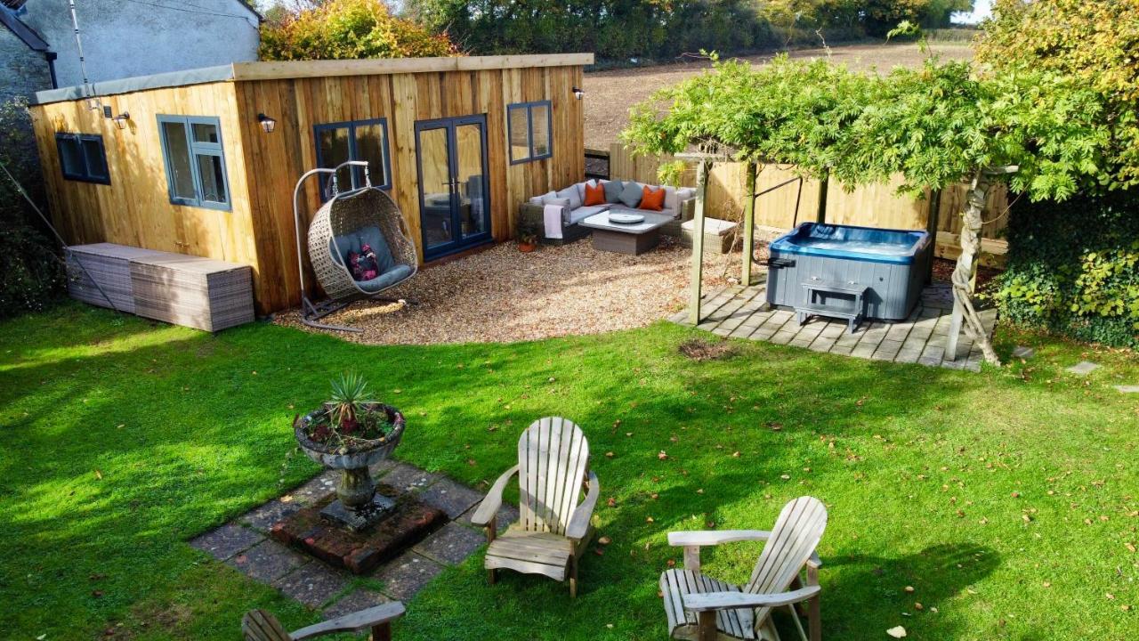 Log Cabin Near Bath Chippenham  Zewnętrze zdjęcie