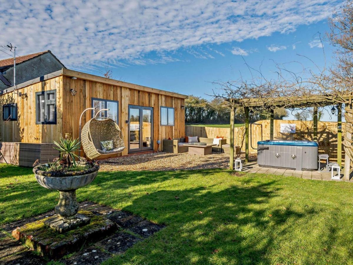 Log Cabin Near Bath Chippenham  Zewnętrze zdjęcie