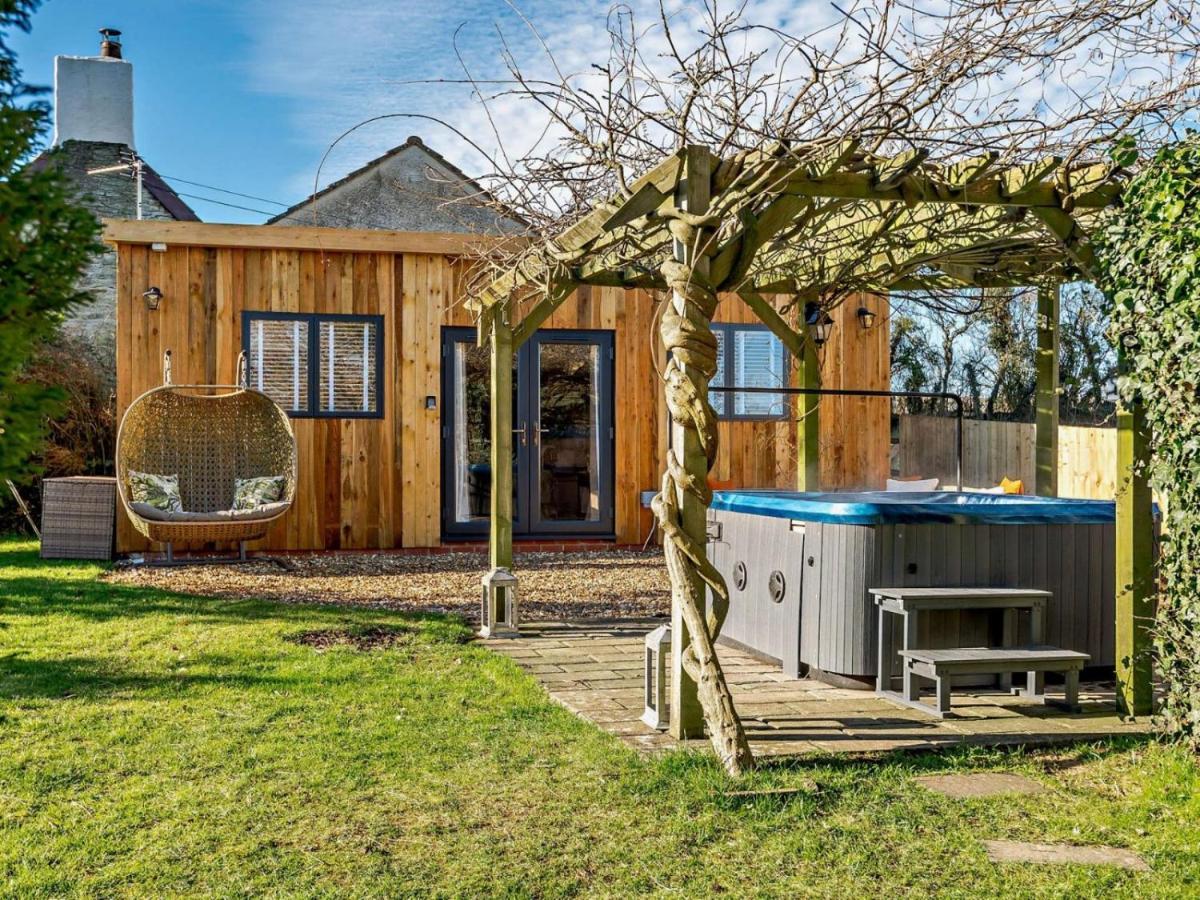 Log Cabin Near Bath Chippenham  Zewnętrze zdjęcie