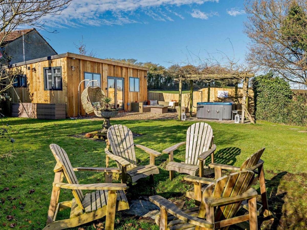 Log Cabin Near Bath Chippenham  Zewnętrze zdjęcie